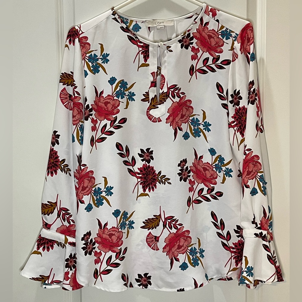LOFT White Blouse Oversized Red and Blue Floral Design Ruffled Sleeves Size S